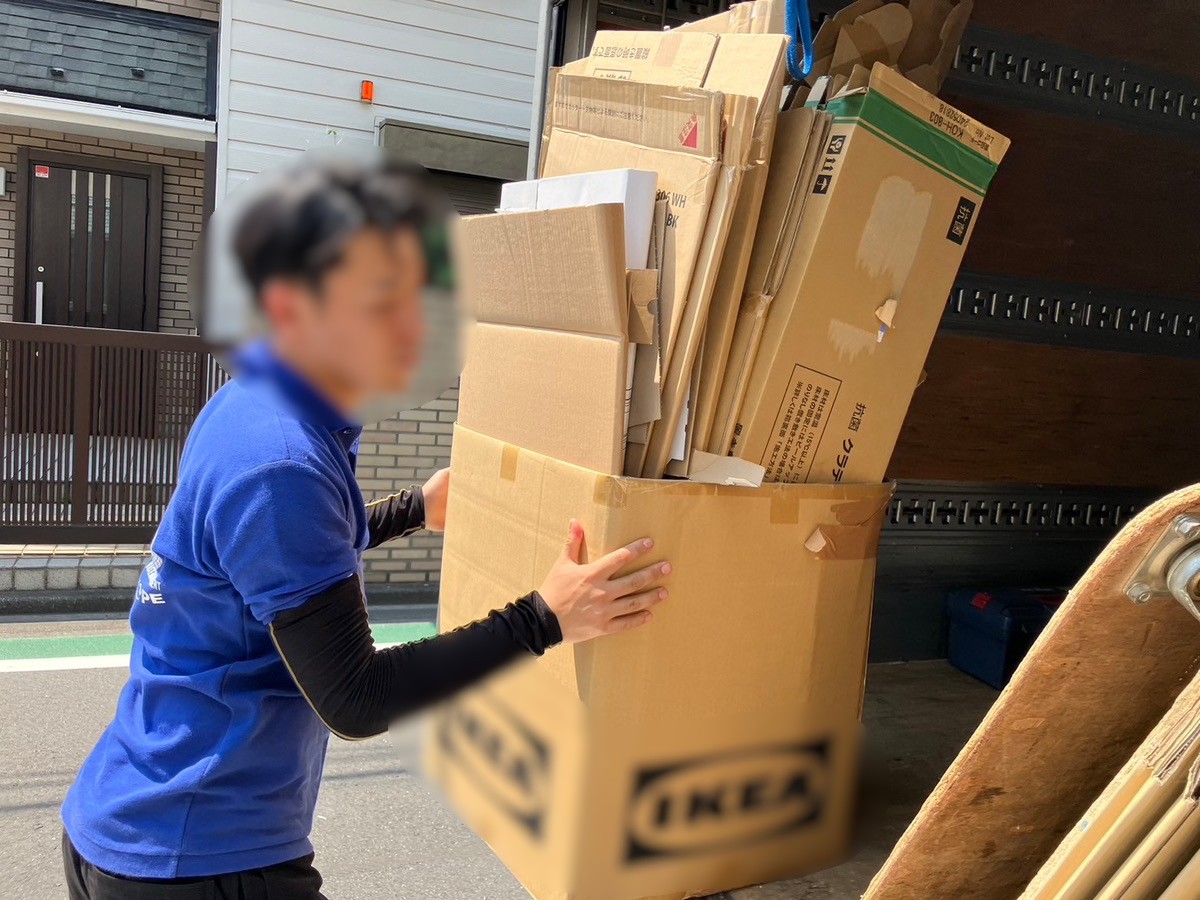 「1Kのマンションのお部屋から段ボールなどを片付けました」作業写真