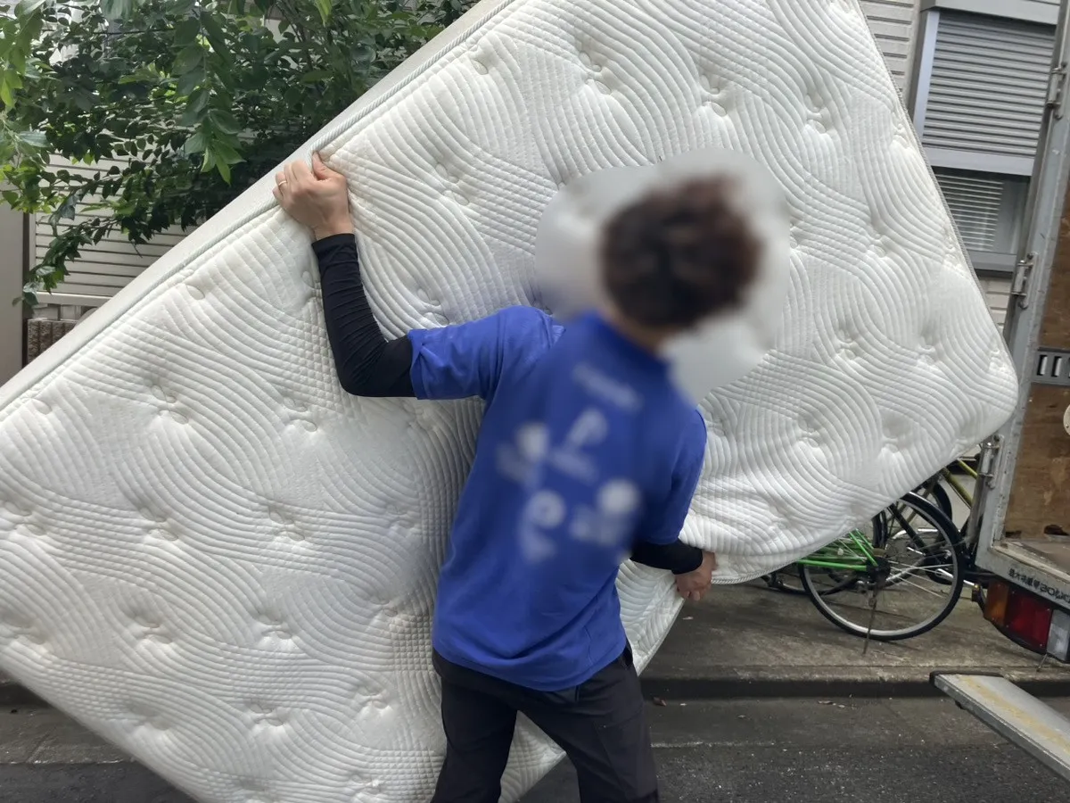「アパートの1Kのお部屋からマットレスをお引き取りしました」作業写真
